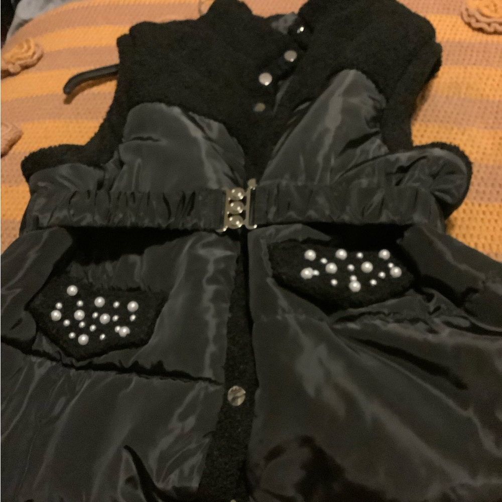 BLACK VEST
